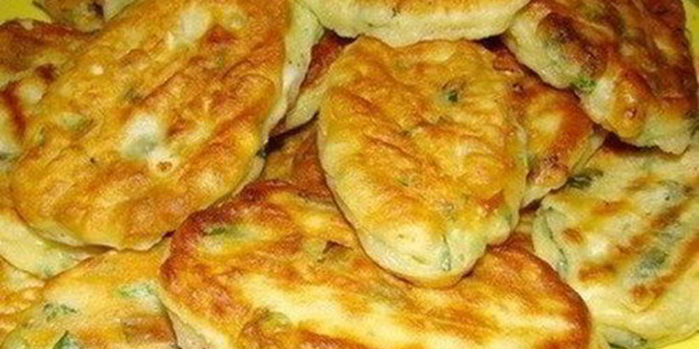 Рецепт оладьи на кефире с зеленым луком и яйцом