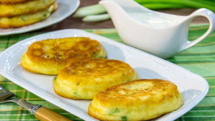 Оладьи на сметане с зеленым луком