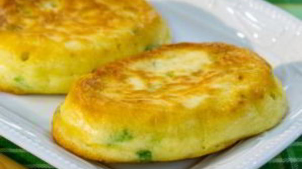 оладьи на сметане с зеленым луком