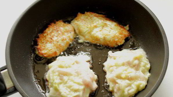 оладьи с кабачком и курицей