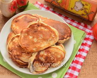 Оладьи с колбасой на кефире