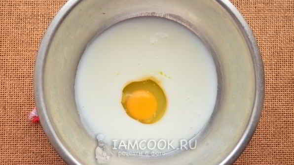 оладьи с колбасой на кефире