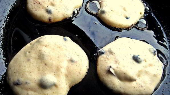 оладьи с шоколадно-ягодной добавкой