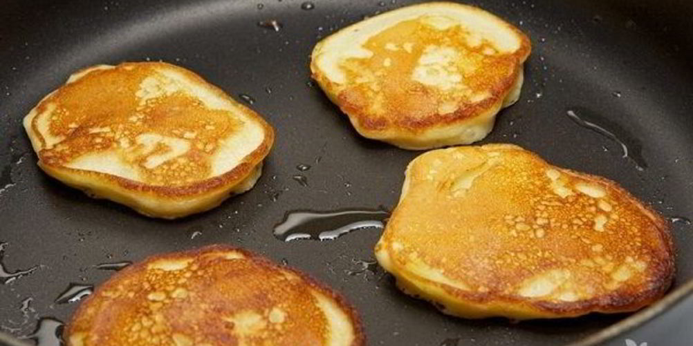 Рецепт оладьи с яблоками на молоке