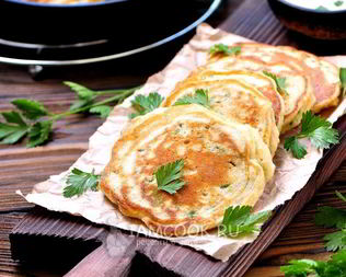 Оладьи с зеленым луком на кефире