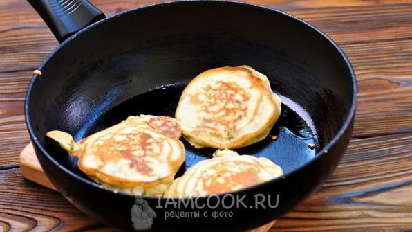 оладьи с зеленым луком на кефире