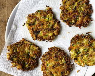 Овощные оладьи с фетой