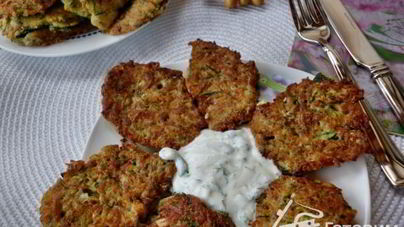 Овощные оладьи с грибами, капустой и кабачками