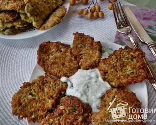 Овощные оладьи с грибами, капустой и кабачками