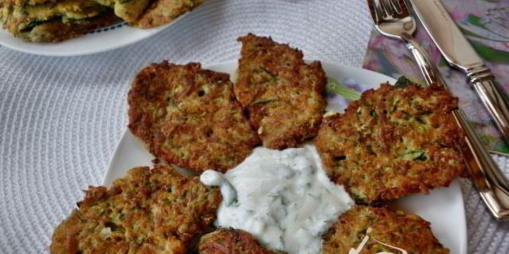 Рецепт овощные оладьи с грибами, капустой и кабачками