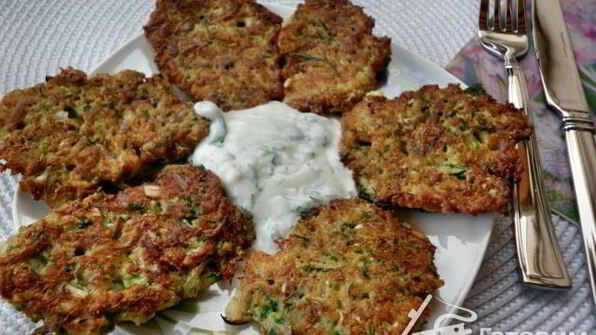 овощные оладьи с грибами, капустой и кабачками