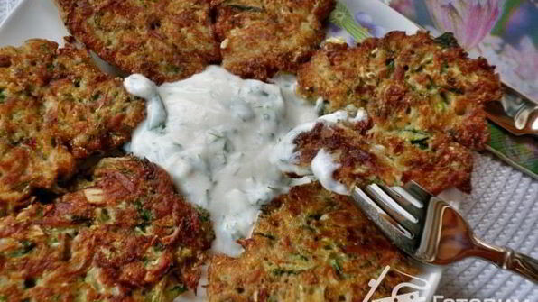 овощные оладьи с грибами, капустой и кабачками