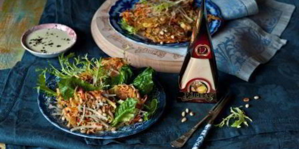 Рецепт овощные оладьи с сыром и сливочным соусом