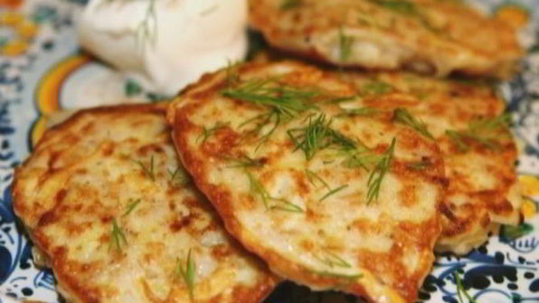 овсяные оладьи с картофелем, сыром и беконом