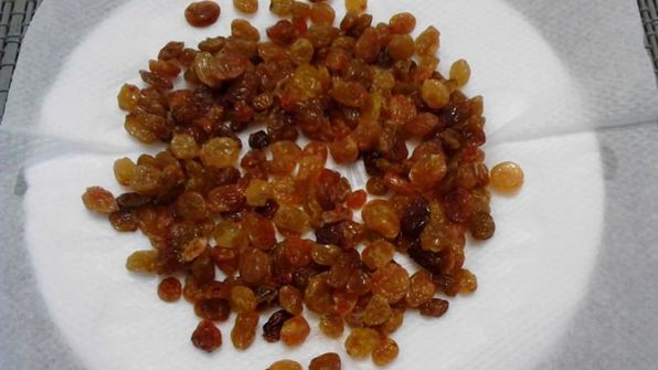 пышные оладьи с изюмом на кефире