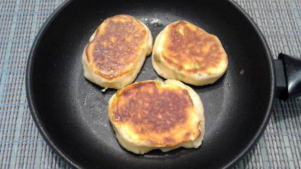 пышные оладьи с изюмом на кефире