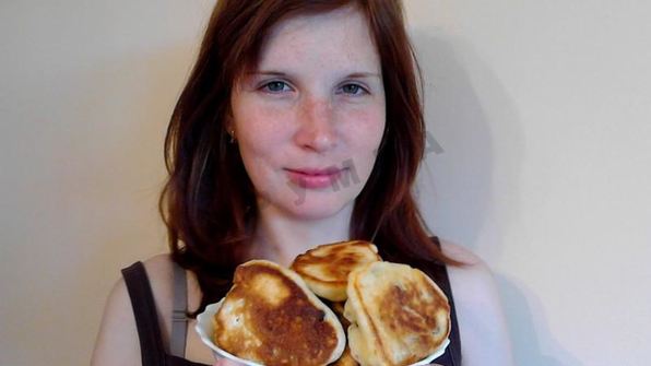 пышные оладьи с изюмом на кефире