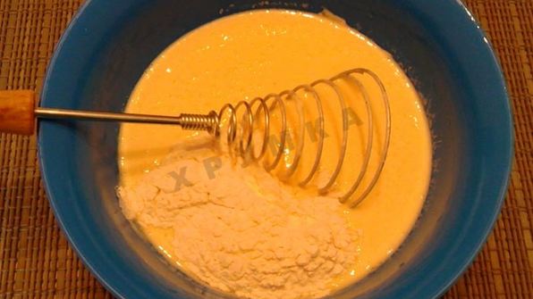 пышные оладьи с изюмом на кефире