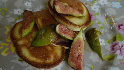 Сахарные оладьи с инжиром