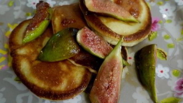 сахарные оладьи с инжиром