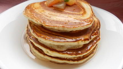 Сладкие оладьи с яблочным сиропом