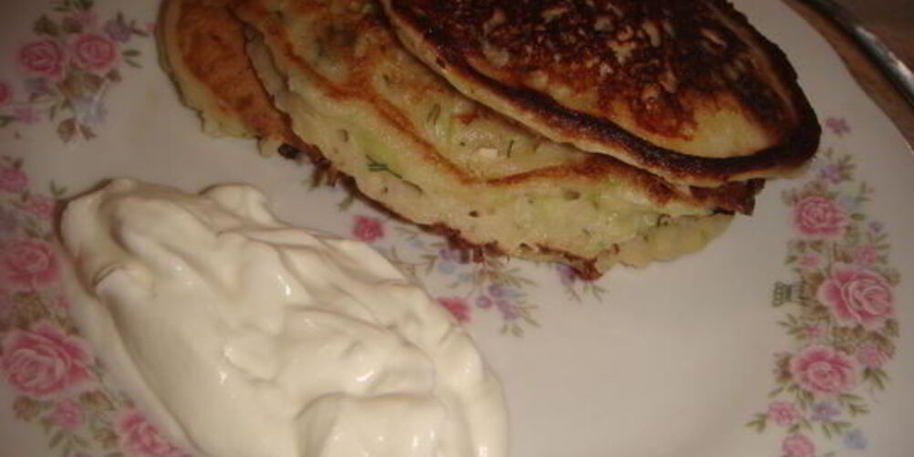 Рецепт сливочные оладьи с кабачками, зеленью и сыром