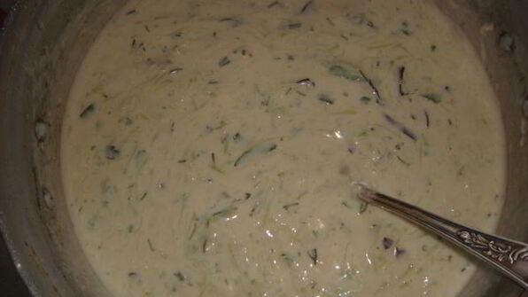 сливочные оладьи с кабачками, зеленью и сыром