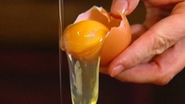 сметанные оладьи с голубикой и ореховым сиропом