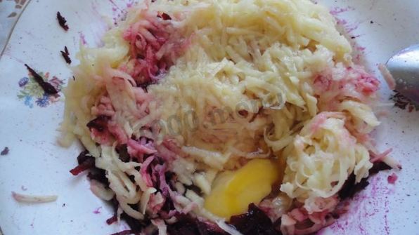 свекольно-картофельные оладьи