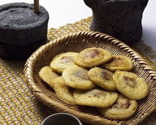 Тыквенные оладьи с карамельным соусом