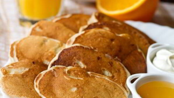 яблочные оладьи