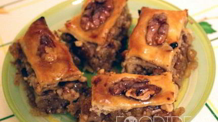 Пахлава из слоеного теста