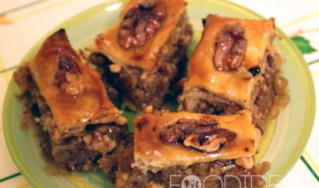 Пахлава из слоеного теста