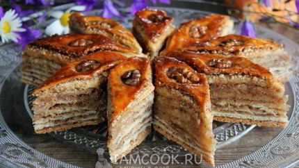 Пахлава с грецкими орехами и медом