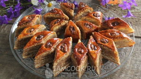 пахлава с грецкими орехами и медом
