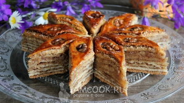 пахлава с грецкими орехами и медом