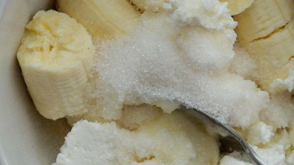 банановый десерт с песочным печеньем