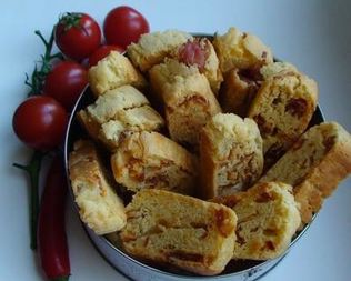 Бискотти с пармезаном, ветчиной и перцем чили