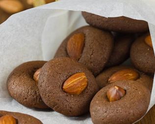 Домашнее шоколадное печенье с орехами