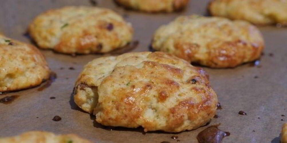 Рецепт картофельное печенье с сыром и грудинкой