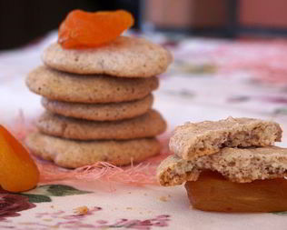 Миндальное печенье с курагой