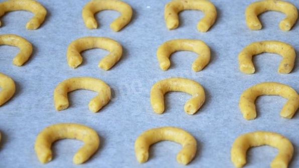 новогоднее печенье подковки