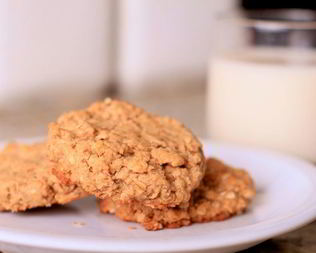 Овсяно-ореховое печенье с отрубями и медом