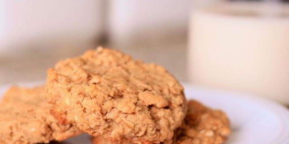 Рецепт овсяно-ореховое печенье с отрубями и медом