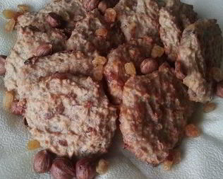 Овсяное печенье с бананом, грецким орехом и изюмом