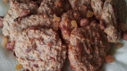 Овсяное печенье с бананом, грецким орехом и изюмом
