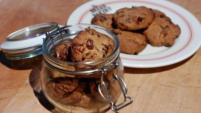 Печенье с клюквой и орехами пекан