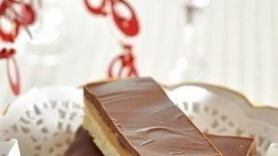 Песочное печенье с вареной сгущенкой под шоколадной глазурью