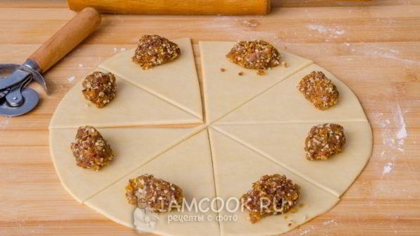 рогалики с сухофруктами и орехами