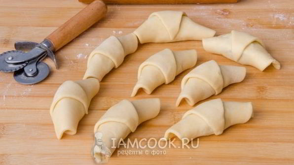 рогалики с сухофруктами и орехами